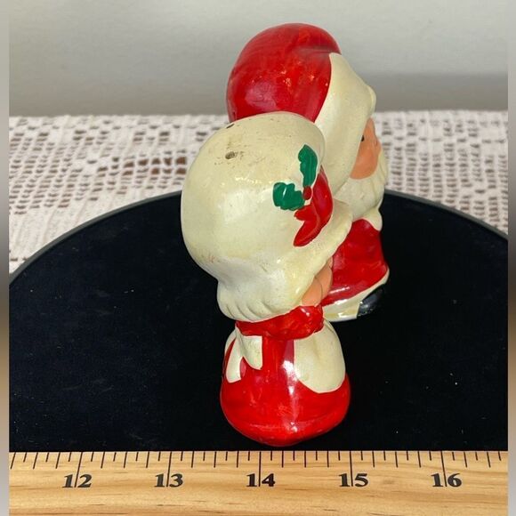 Mrs. Claus and Santa Claus vintage Salt and Pepper Shakers || Vintage Xmas - Picture 9 of 10